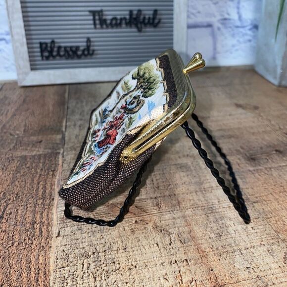 Vintage 1960's Tapestry Coin Purse... Lucite Kiss Lock Frame - Picture 7 of 10